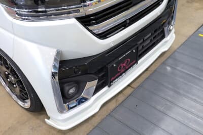 スズキ 3代目 スペーシアカスタム：純正プラスアルファのさりげなさにこだわったバタフライシステムのイージーフラップシリーズ