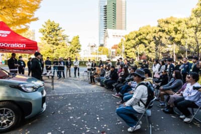 ソフト99コーポレーションのスタッフによる製品紹介や、カーケア用品の実演デモなどが行われた