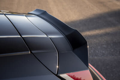 オーラNISMO：ルーフエクステンションスポイラー