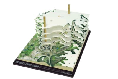 作り方はご覧のようにシートをガイド棒に合わせて重ねていくだけ。山頂などの細かい部分はピンセットを使って丁寧に組み立てよう