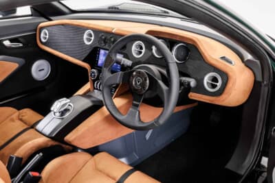 ケータハム「プロジェクトV」プロトタイプ：インテリアはシンプルにして機能的なコクピットが特徴