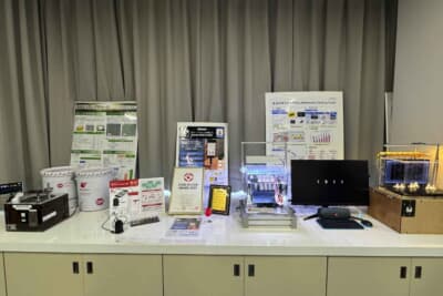 出光ナノウレアグリースや液浸冷却油の詳細が書かれた展示物もあった