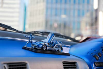 トヨタ セラ：市販されているセラのダイキャストカーを入手して、愛車と同様のスタイルで仕上げた。ホイールや細かいグラフィックなどにも注目だ！