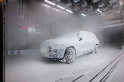 新型 GLBコールドチャンバーテスト：風洞スピード15km/h、温度－20.0℃、湿度72.9％H。猛吹雪を浴びなら進むシーンを想定