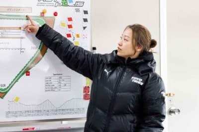 ツァオバークラフト主催ドライビングスクール＆走行会：ブリーフィングでは、オートポリスを安全に楽しく走るためのアドバイスもあった