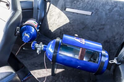 日産. S14型 シルビア：シート部分にNOSのボトルが装着され、スピーカーがインストールされている