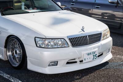 日産8代目ローレル：バンパーはドリフトで人気のブランド、URASを選択