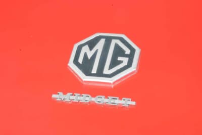 MG ミジェット：トランクリッドに装着されたエンブレム