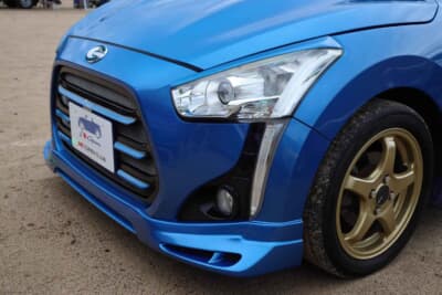 ダイハツ コペン ローブ：エアロパーツは、ジェイモード製の前後スポイラーとフロントグリルを採用