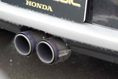 ホンダ S660 Neo Classic：エンジン関係からマフラーまでHKSで統一。音楽一家に育った成さんも納得のホンダサウンドを奏でる