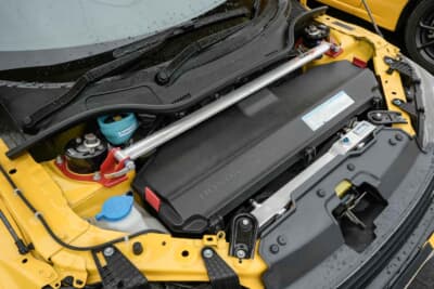 ホンダ S660：前後ともクスコ製のタワーバーを装着。クイックリリース化（素早い取り外しが可能）し、コースにより取り外して最適フィーリングを確認している