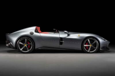 253万6250ドル(邦貨換算約3億9210万円)で落札されたフェラーリ「モンツァSP2」(C)Courtesy of RM Sotheby's