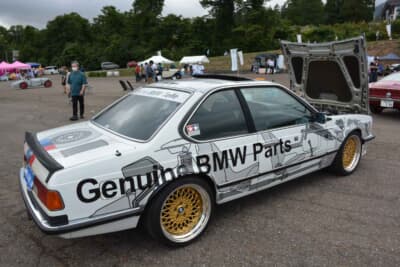 BMW 635CSi：原さんのE24は、1985年のスパ・フランコルシャン24時間耐久レースで優勝したGr.Aマシンのグラフィックを再現した