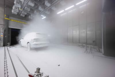 新型 GLBコールドチャンバーテスト：風洞スピード15km/h、温度－20.0℃、湿度72.9％H。猛吹雪を浴びなら進むシーンを想定