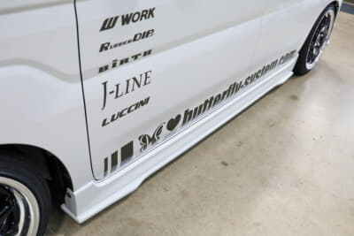 スズキ 3代目 スペーシアカスタム：イージーフラップのサイドフラップスポイラーも、かなりシンプルな造形に留めた 