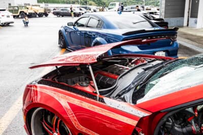 シボレー カマロSS：リフトアップするボンネット