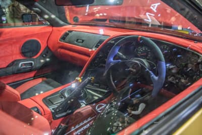 トップシークレット80スープラ：内装は張り替えられ一新。レカロシートを装着する