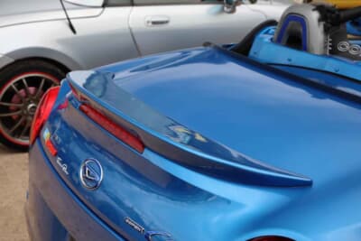 ダイハツ コペン ローブ：ジェイモード製のリアウイングを装着