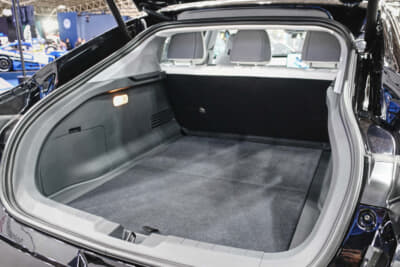 荷室容量は452L。リアシートを倒すことで、最大1026Lまで拡大することが可能。ハッチバックスタイルだ