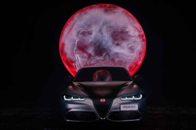 アルファロメオ ジュリア クアドリフォリオ ルナ・ロッサ：ボンネット下には2.9L V6ツインターボエンジンを搭載