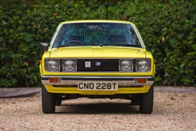 2万〜2万5000ポンド（約420万0000円〜526万0000円）で現在も販売中のトヨタ「カリーナ」（C）iconicauctioneers