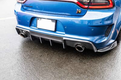 ダッジ チャージャー：マフラーは中間から、コルサ製となっている