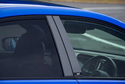 STIドアピラーガーニッシュ