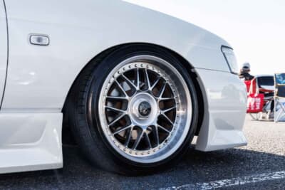 日産8代目ローレル：知人から譲り受けたシュティッヒは前後17インチ、ともに8Jを採用。ディッシュを履いていた頃よりもスポーティな雰囲気に変貌した