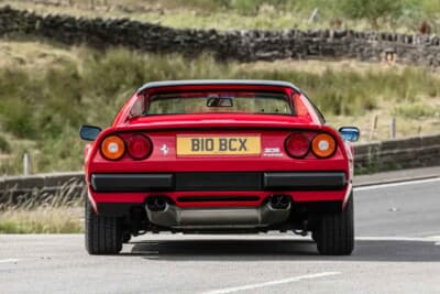 8万5000ポンド～9万5000ポンド（邦貨換算約1770万円〜1980万円）で現在も販売中のフェラーリ「208GTBターボ」（C）iconicauctioneers