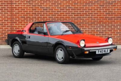 8100英ポンド（邦貨換算約170万円で落札されたベルトーネ「X1/9」（C）iconicauctioneers