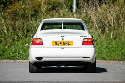 10万ポンド～12万ポンド（邦貨換算約202万円〜242万円で現在も販売中のフォード「エスコートRSコスワース」（C）iconicauctioneers