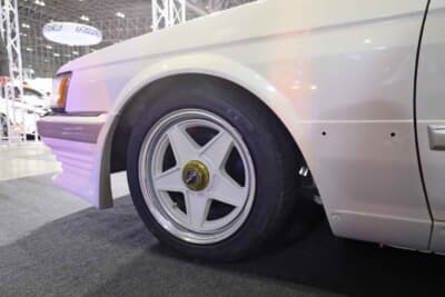 トヨタ GX71 マークII：懐かしのワークEウイングのホイール。BBSも流行したが、こちらのほうが個性的だ