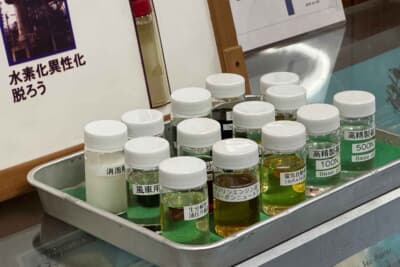 各分野の精油が展示されていた