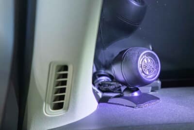 YAMAHA×AUTOBACS SEVEN CAR SPEAKER SYSTEM:トゥイーターはダッシュボード上にセット。やや角度を付けて乗員に向けて装着