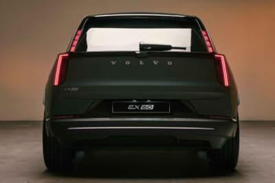 ボルボEX60:大容量ラゲッジに加え、小物収納スペースも豊富に備える