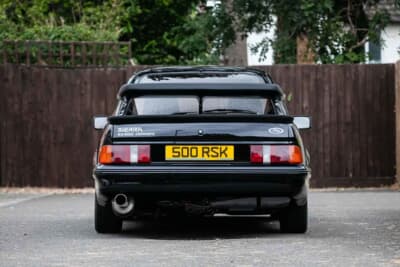 7万5000ポンド〜9万5000ポンド(邦貨換算約1580万円〜約2000万円)で現在も販売中のフォード「シエラRS500」(C)iconicauctioneers