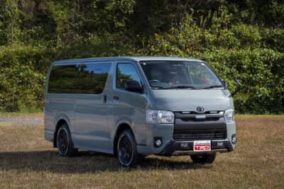 TRD HIACE：フロントバンパースポイラーとサイドスカートを装着