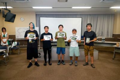 表彰式では各クラスの優勝者にキットをプレゼント。今すぐほしい人はスポーツランドSUGO、またはモビリティリゾートもてぎへ！