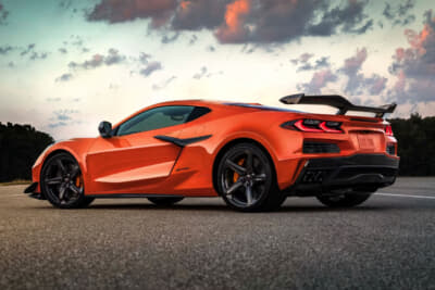 シボレー・コルベットZ06:オプションのカーボンファイバーエアロパッケージでは5スポークのカーボンホイールを履く