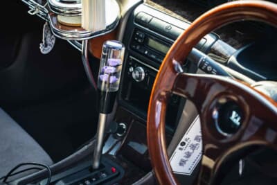 日産8代目ローレル：8代目「ローレル」はオートマしか設定されていないため、念願の水中花シフトノブを苦労の末に装着