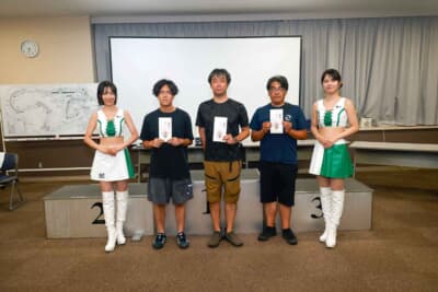 東北660シリーズの表彰式が終わると、クラッチ半額券がもらえるジャンケン大会が行われる。購入する商品は軽自動車用でなくてもOKなのだ