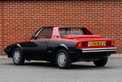 8100英ポンド（邦貨換算約170万円で落札されたベルトーネ「X1/9」（C）iconicauctioneers