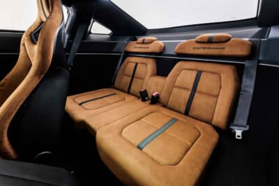 ケータハム「プロジェクトV」プロトタイプ：2+2へ変更されたことにより後席スペースも実用的になった