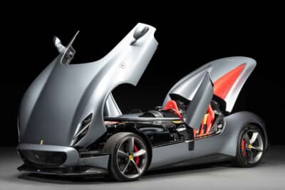 253万6250ドル(邦貨換算約3億9210万円)で落札されたフェラーリ「モンツァSP2」(C)Courtesy of RM Sotheby's