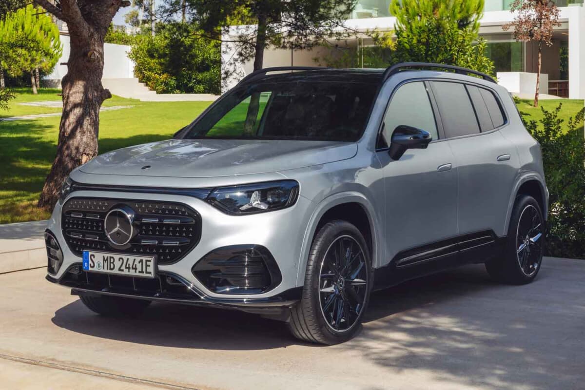 厳しい気候風洞テストをパスして発表された新型GLB。ボディカラーはハイテクシルバー