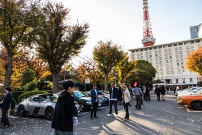 ジャンルが異なる車両であっても、クルマ好きのオーナー同士はすぐに打ち解けてクルマ談義に花を咲かせていた
