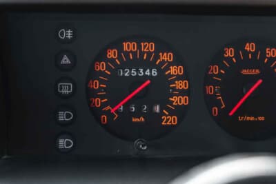 8万8875英ポンド（邦貨換算約1850万円）で現在も販売中のルノー「5ターボ2」（C）iconicauctioneers