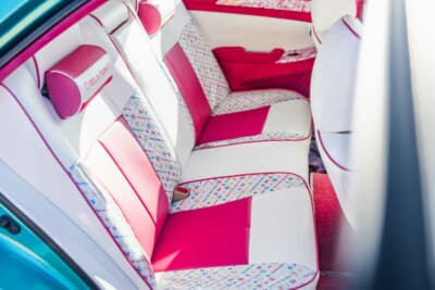 トヨタ12代目クラウン：リアシートもフロントと同様にバタフライシステム製シートカバーをアレンジして装着