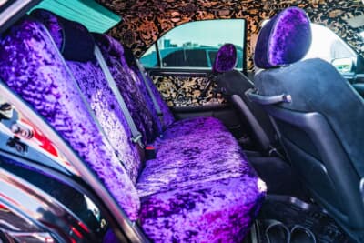 トヨタ11代目クラウン：濃紫のリアシートは、ご主人、義母と共に作り上げたDIYによるワンオフ品