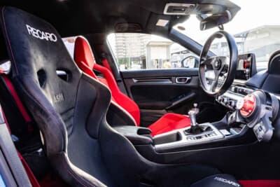 ホンダ シビック タイプR:シートはレカロに変更されている